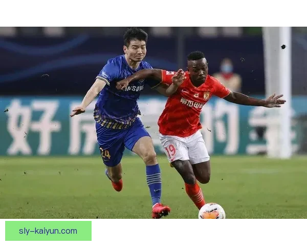 拉菲尼亚边路突破状态回暖，持续吸引对手关注与防守。